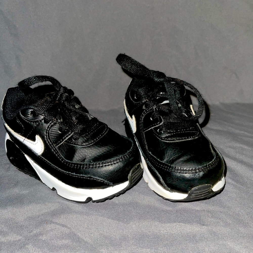 Toddler Nike Air Max 90’s! 6C (US)